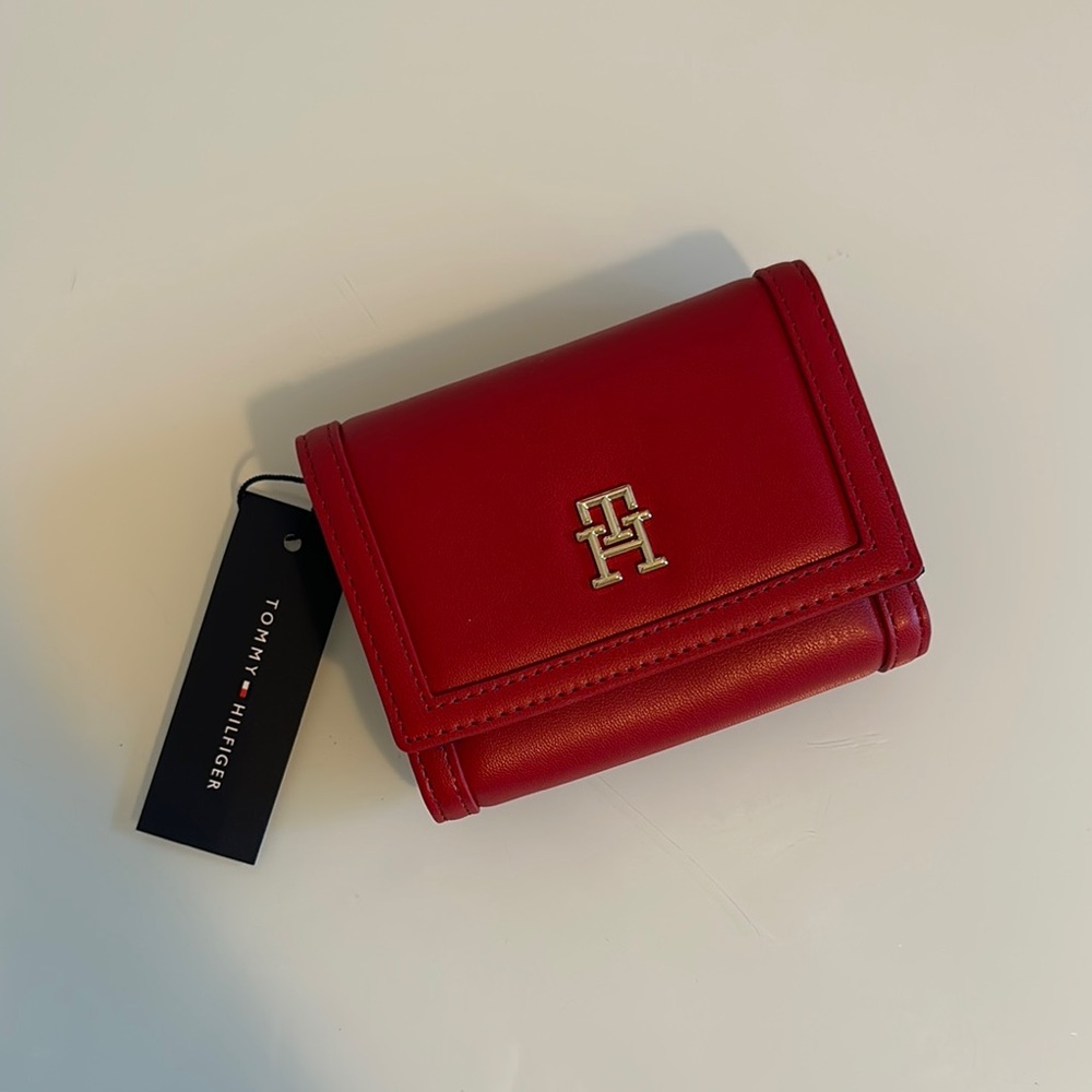 NWT Tommy Hilfiger Red Wallet